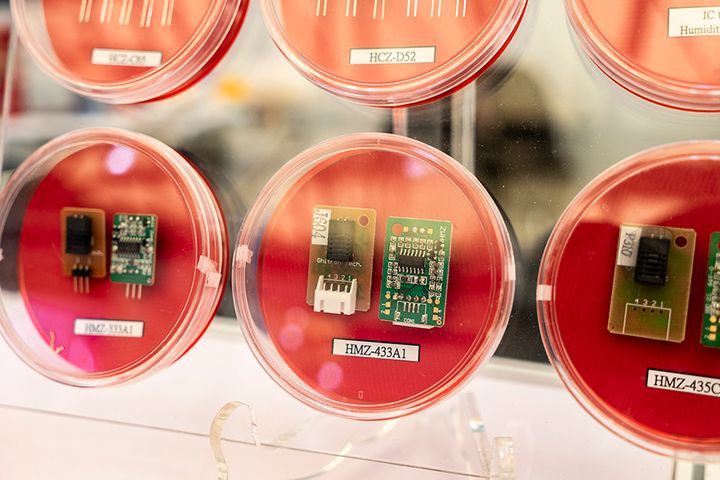 China's Chip Sales Rose One-Fifth to USD97.3 Billion Last Year