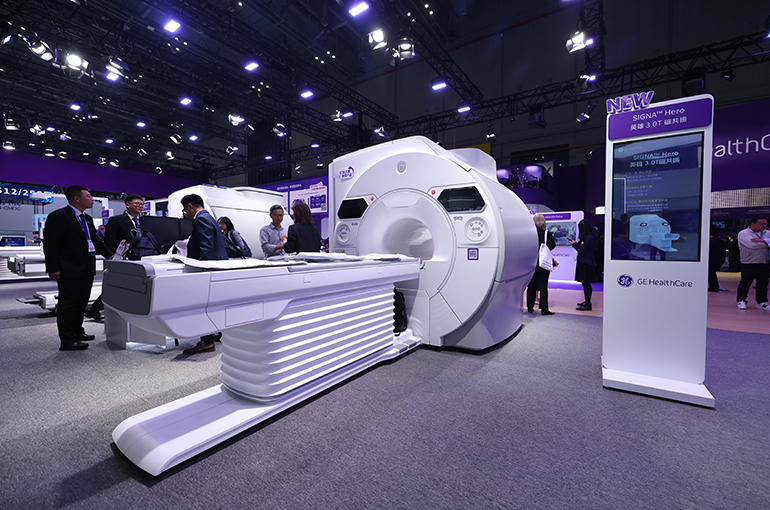 Int’l Medical Equipment Fair Opens in Shanghai as Tariff Spat Looms Over Industry