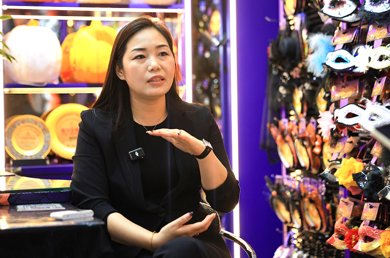 Chinese Exporters Get Creative to Weather US Tariff Tempest