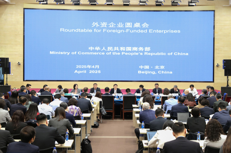 Nearly Half of US Firms Put China in Their Top 3 Investment Destinations, AmCham China Finds