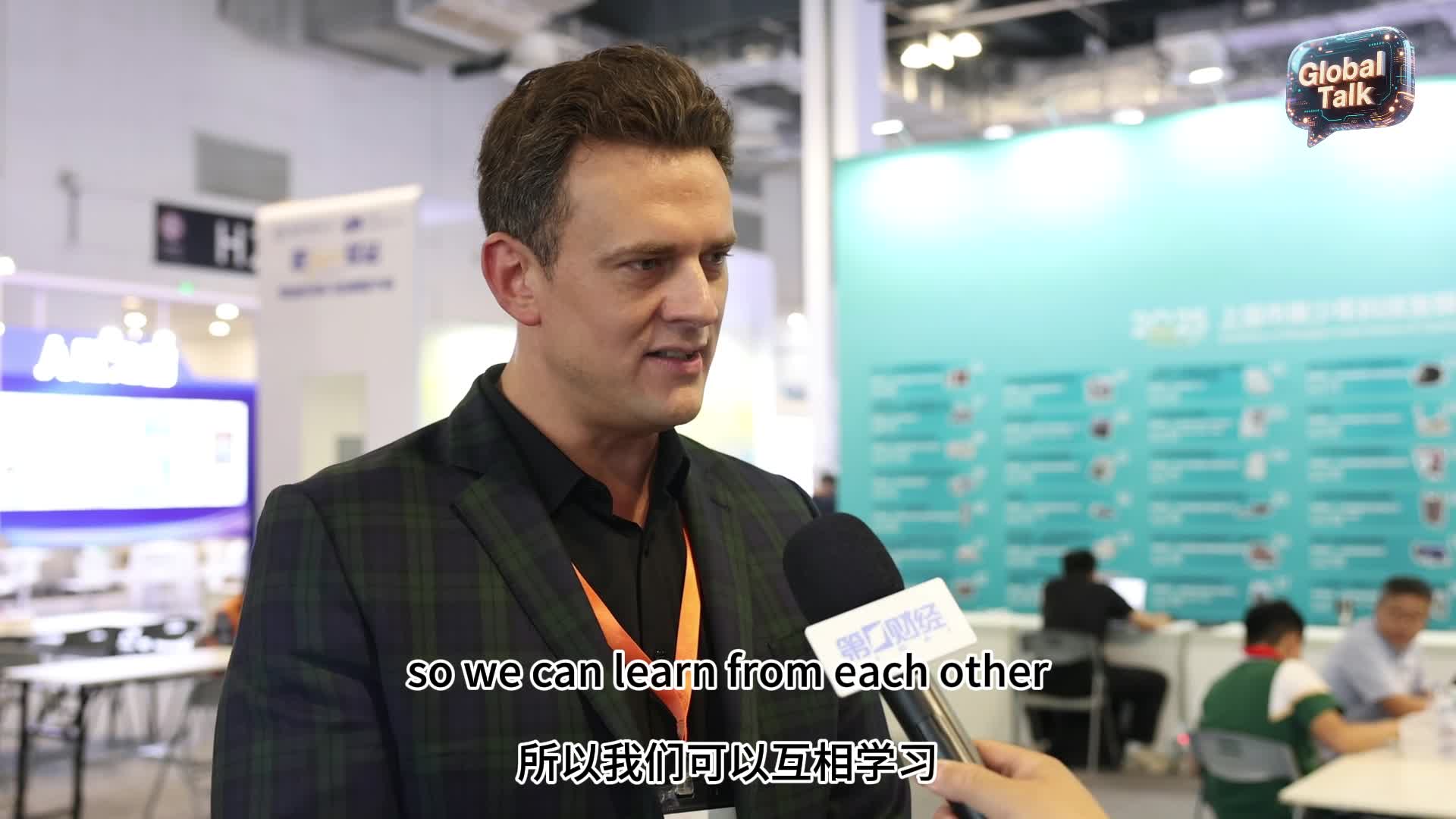 Foreign Visitors at China (Shanghai) Int'l Tech Fair Are Amazed at China's Technological Progress